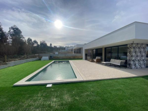 Single-story villa with private pool in Salir do Porto